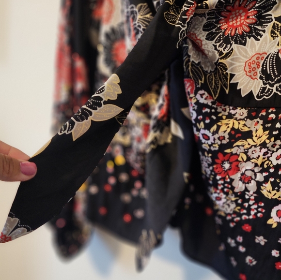 Free People Long Sleeve Floral XL Button Up Front Tie Blouse Deep V Neck - Picture 2 of 6